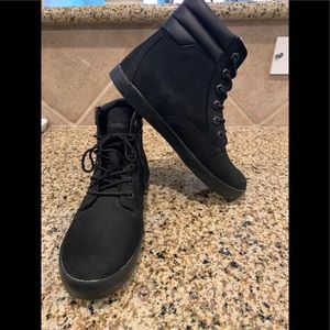 - Timberland woman’s sneaker boots Size 8.5